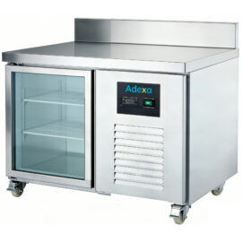 Kaupallinen jäähdytetty työtaso 1 lasiovella GN1/1 takareunus | Adexa DRGN1200TNG